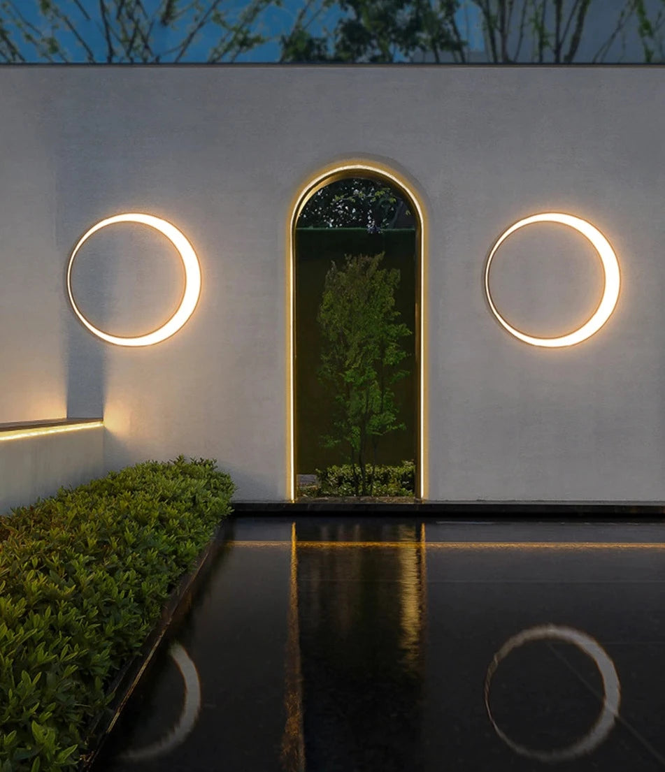 Circle/Moon outdoor modern light